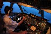 В пилотской кабине самолета Ан-72, летящего  по маршруту Мурманск - о. Средний, Северная Земля.